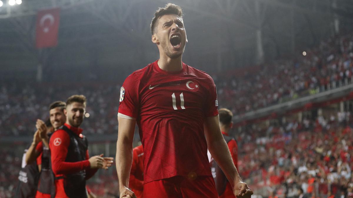 Euro qualifier: Turkey goes top after beating 10-man Wales