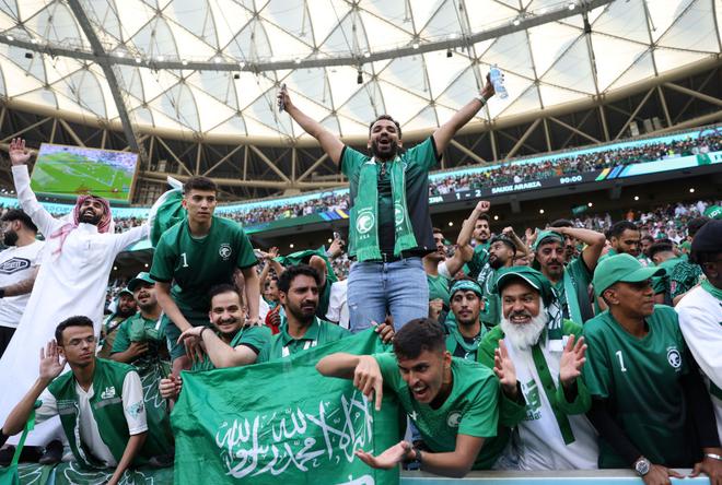Saoedische fans vierden de 2-1 overwinning van hun team in de Groep C-wedstrijd van de FIFA Wereldbeker Qatar 2022 tussen Argentinië en Saoedi-Arabië in het Lusail Stadium op 22 november 2022 in Lusail, Qatar.