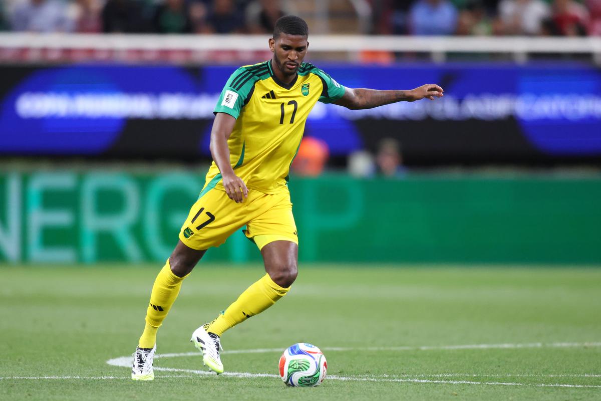 Medzi skúsené mená v jamajskom kádri patrí kapitán a obranca Damion Lowe.