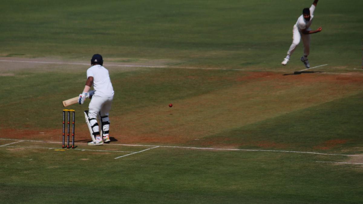 Vihari fights fractured wrist, bats left-handed in quarterfinal vs Madhya Pradesh