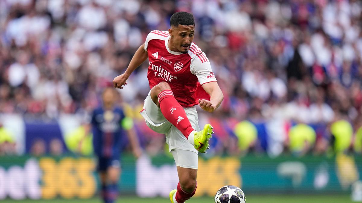Le défenseur français Saliba incertain pour la Coupe du Monde de la FIFA 2026 : rapports