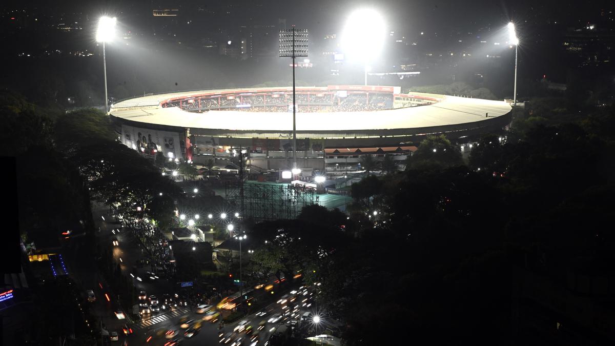 IPL 2026: Mobile thefts during RCB vs SRH; Prime accused, several minors taken into custody