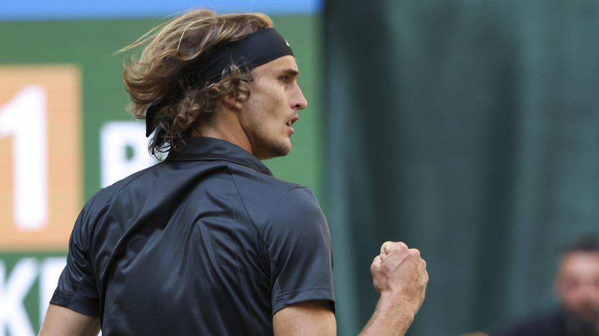 Zverev defeats Thiem in straight sets at Wimbledon warm-up