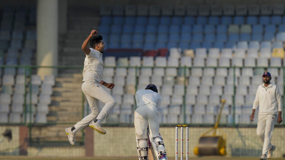 Ranji Trophy 2022-23: Delhi bowlers keep first innings lead hopes alive; TN trails by 90 runs