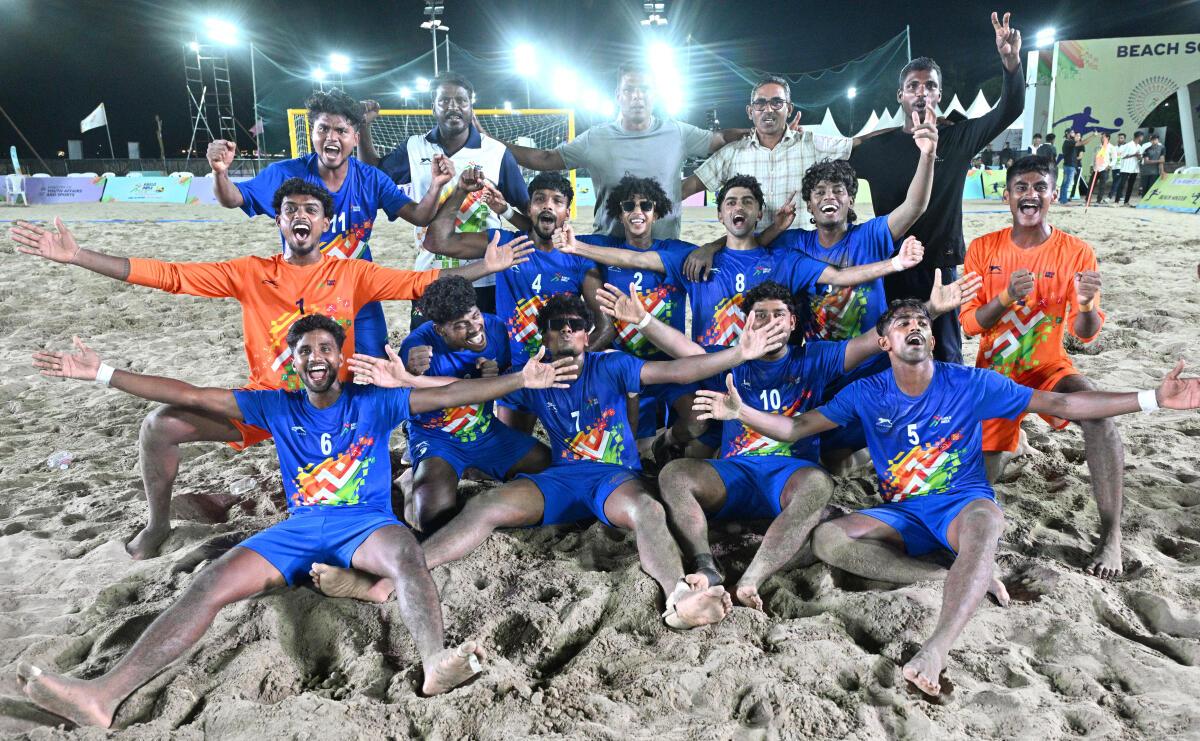 O time de futebol masculino de Kerala está vencendo o Khelo India Beach Games 2025, o Campeonato de Beach de Ghoghla, a ilha de Diu.
