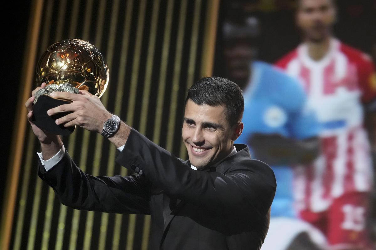 Manchester City’s Spanish player Rodri receives the 2024 Men’s Ballon d’Or award during the 68th Ballon d’Or award ceremony at Theatre du Chatelet in Paris, Monday, Oct. 28, 2024.