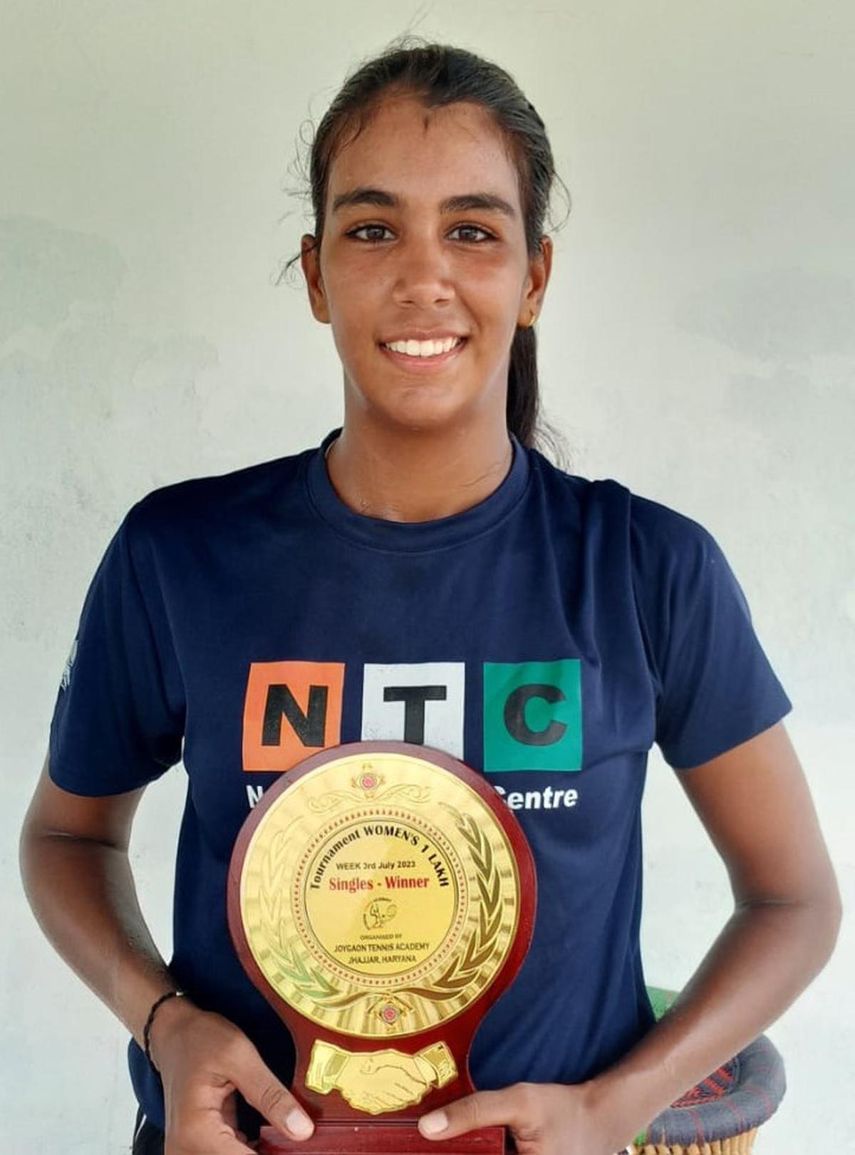 Kashish Bhatia, the champion in the AITA women’s tournament in
Jhajjar on Friday. 