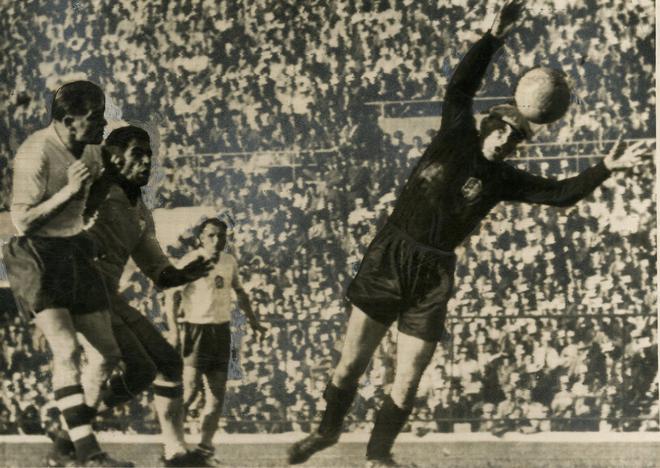 Brazilian centre forward Vava scores his team’s third goal and seals the fate of Czechoslovakia in the final of the World Cup football championships at Santiago, Chile on June 17, 1962. Czech goalkeeper Schroif makes a vain attempt to save the goal.