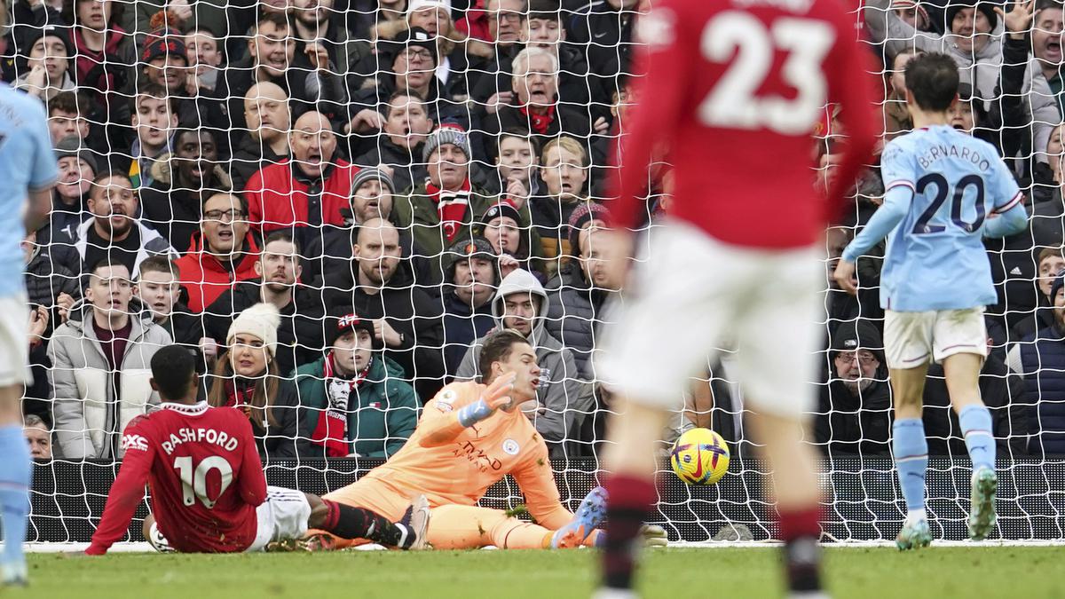 Julián Álvarez wonder strike goal for Manchester City in 2-1 win