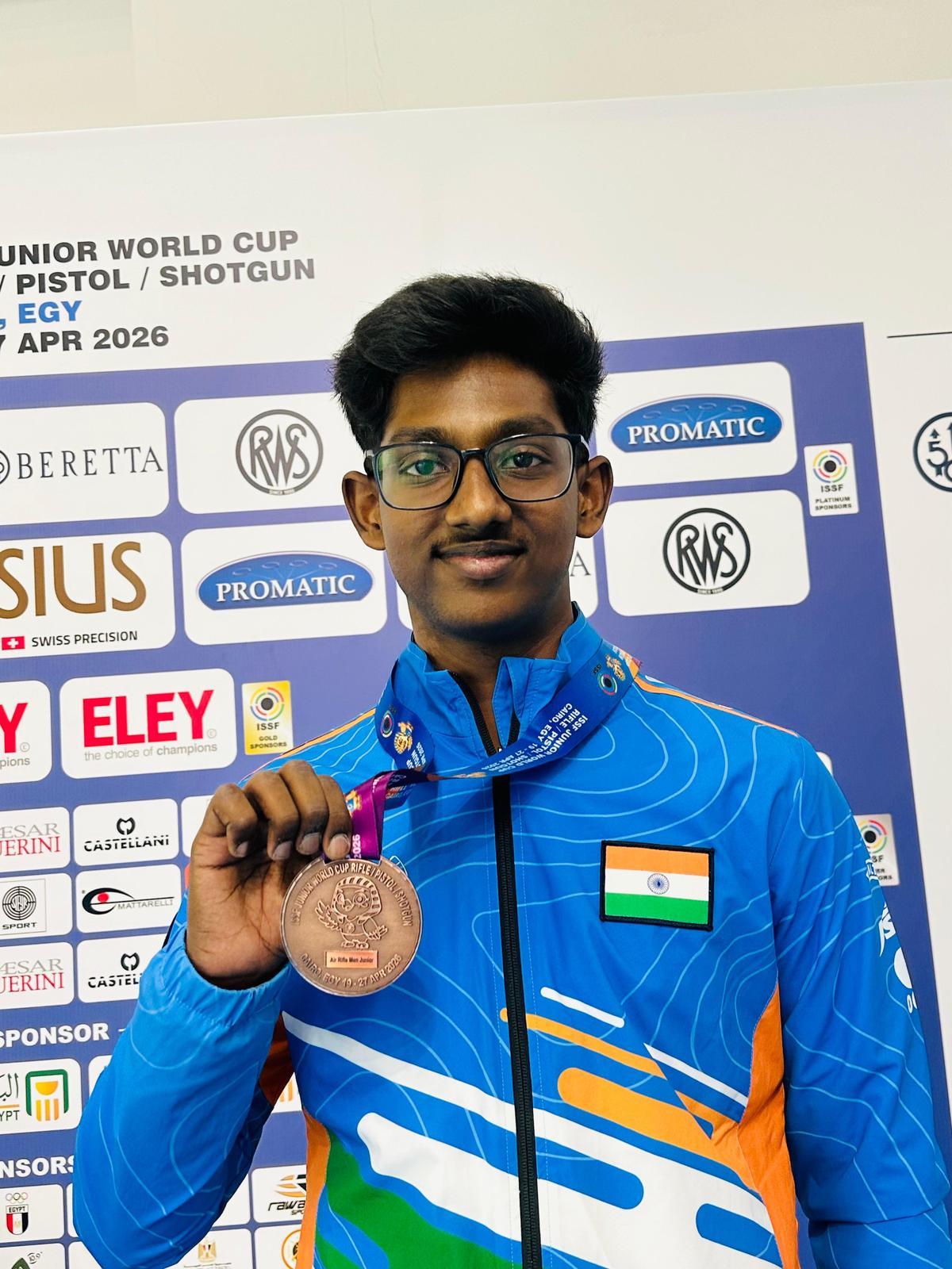 Naraen Pranav também conquistou o bronze no rifle de ar comprimido 10m masculino júnior com pontuação de 229,5 na final.