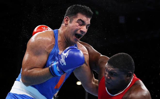Keddy Evans Agnes of Seychelles and Sagar in action during the Men’s Super Heavyweight quarterfinal on Thursday. 