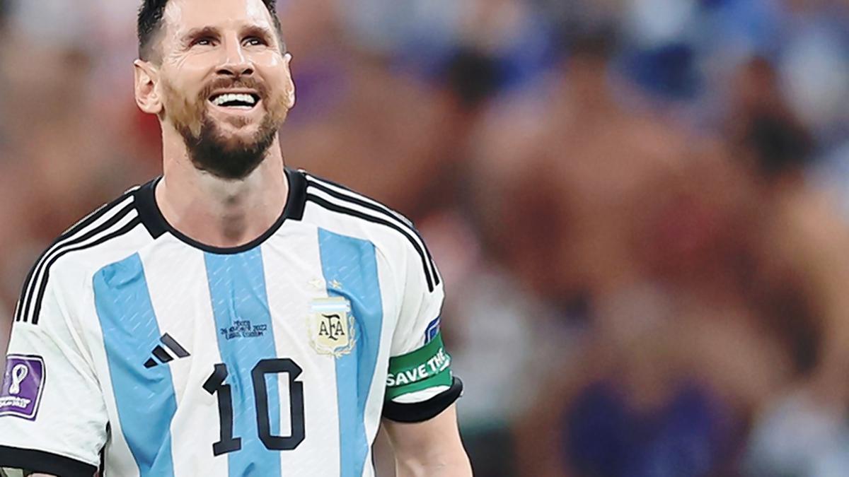 Canelo slams Messi for 'cleaning the floor' with Mexico World Cup jersey