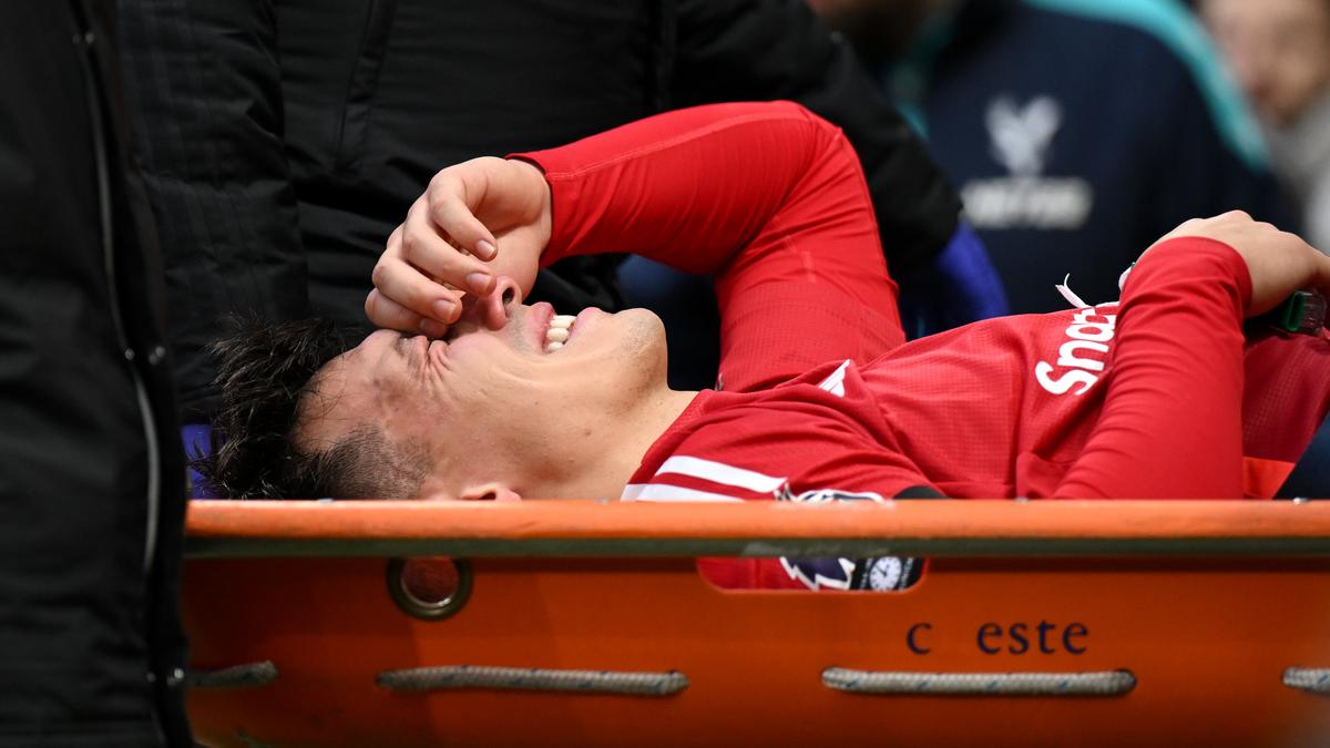 Manchester United confirms cruciate ligament injury for defender Lisandro Martinez