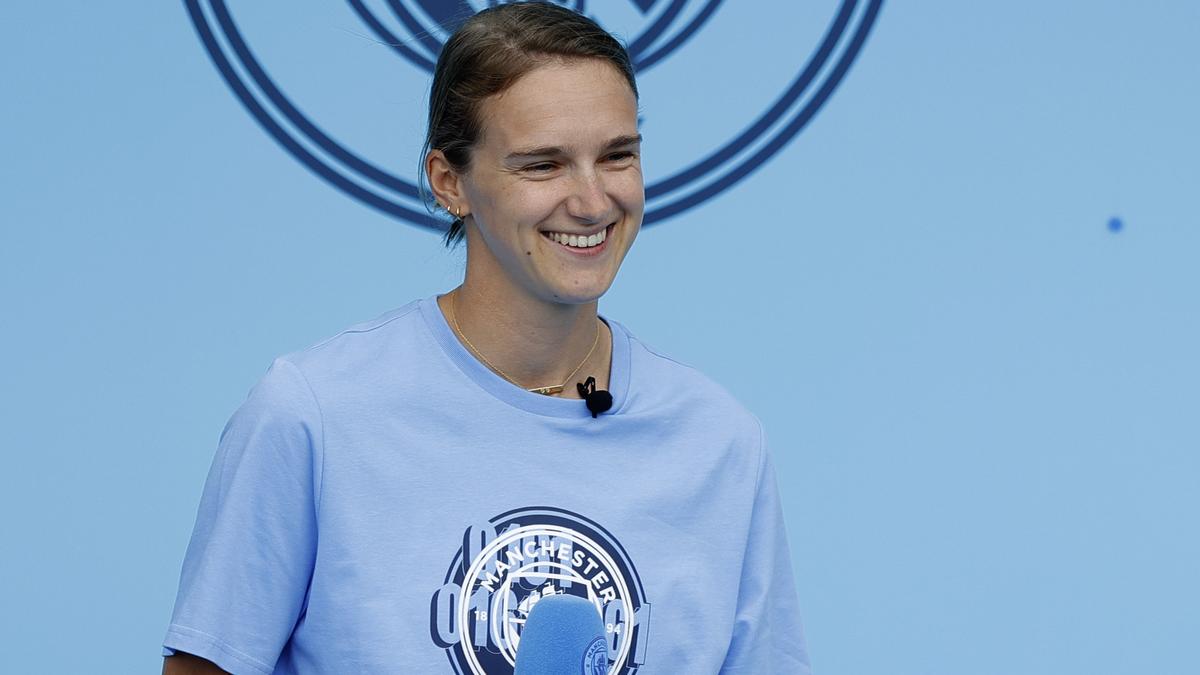 WATCH: Vivianne Miedema unveiled as Manchester City player