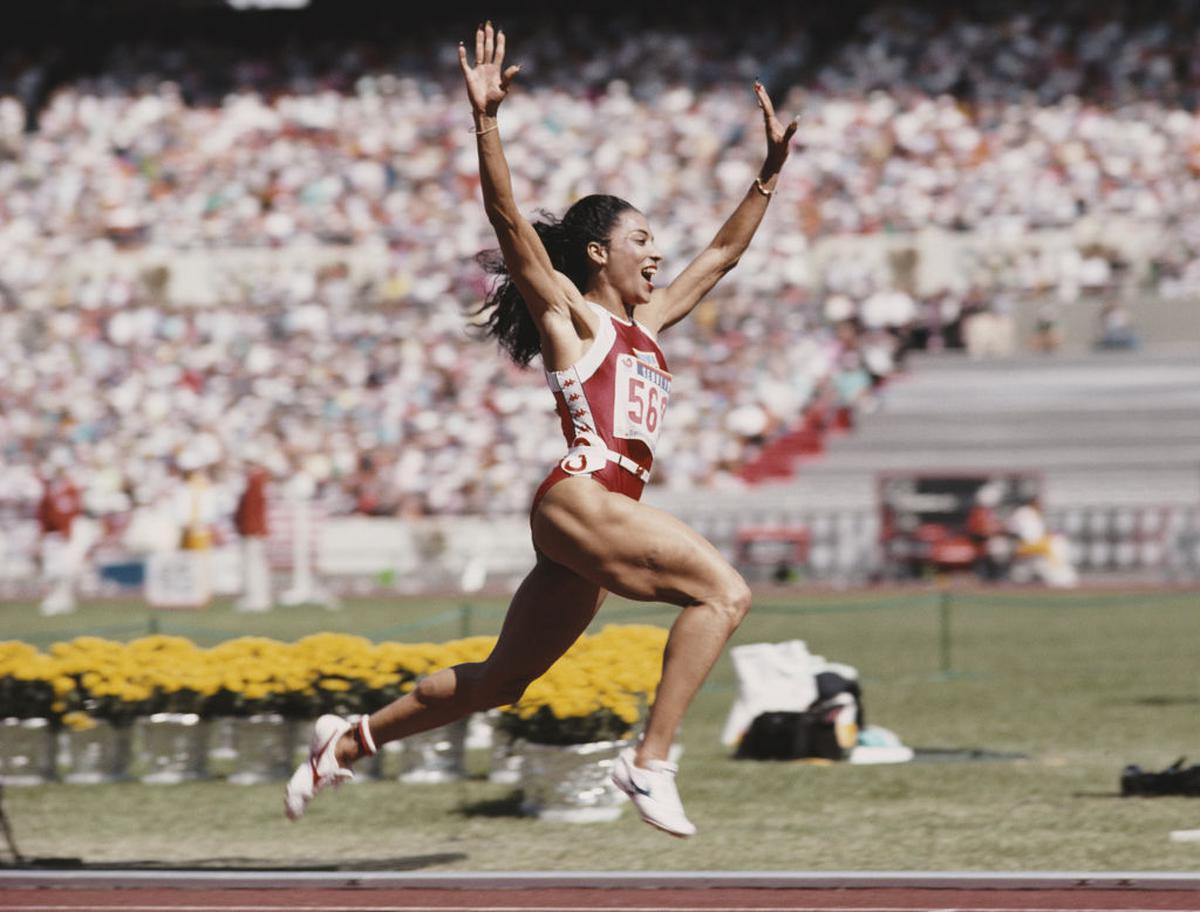 USA’s Florence Griffith Joyner set a new world record of 21.34s in women’s 200m at the 1988 Seoul Olympics.