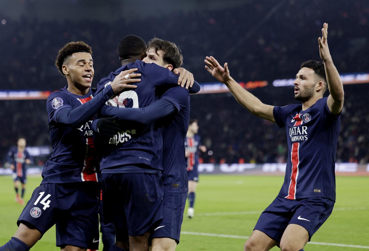 Paris St Germain’s Ousmane Dembele celebrates scoring their first goal with Khvicha Kvaratskhelia, Warren Zaire-Emery and Goncalo Ramos.