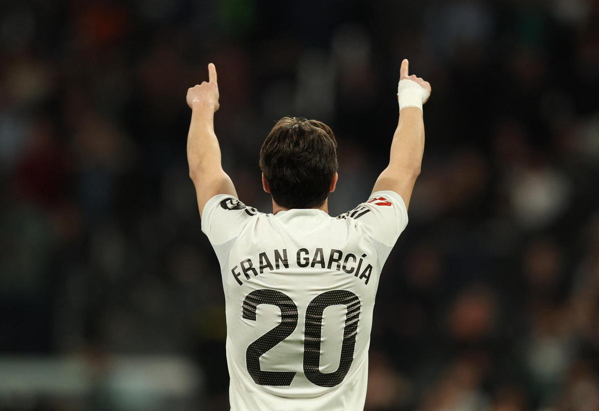 Quase no último lance do jogo, o zagueiro Fran García cabeceou após cruzamento de Valverde para completar uma vitória convincente.