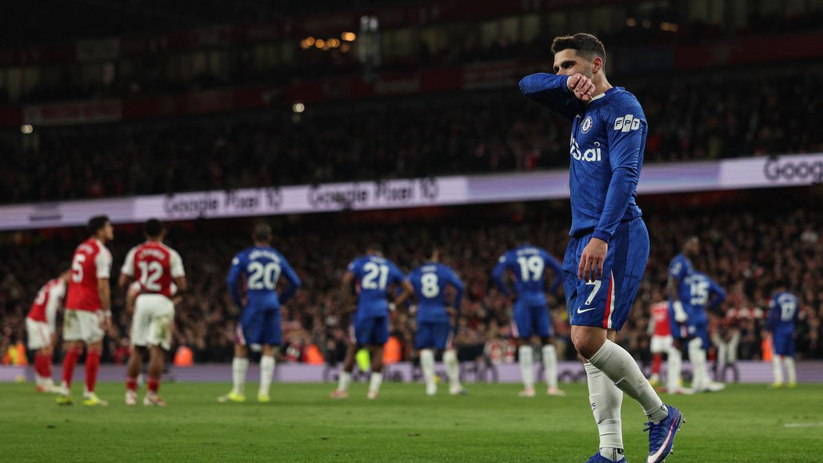 Premier League 2025-26: Pedro Neto, do Chelsea, multado e suspenso por uma partida por má conduta