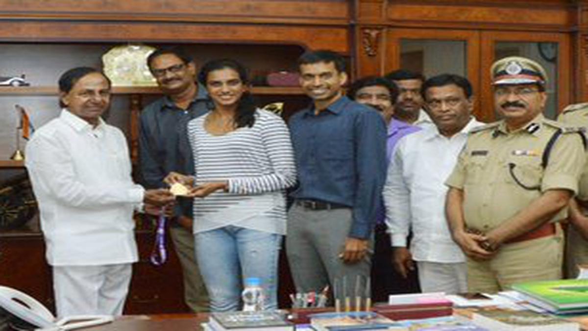 Telangana governor felicitates P.V. Sindhu, Manasi Joshi