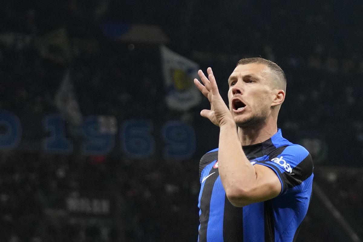 Inter Milan’s Edin Dzeko celebrates after scoring against AC Milan in the first leg. 