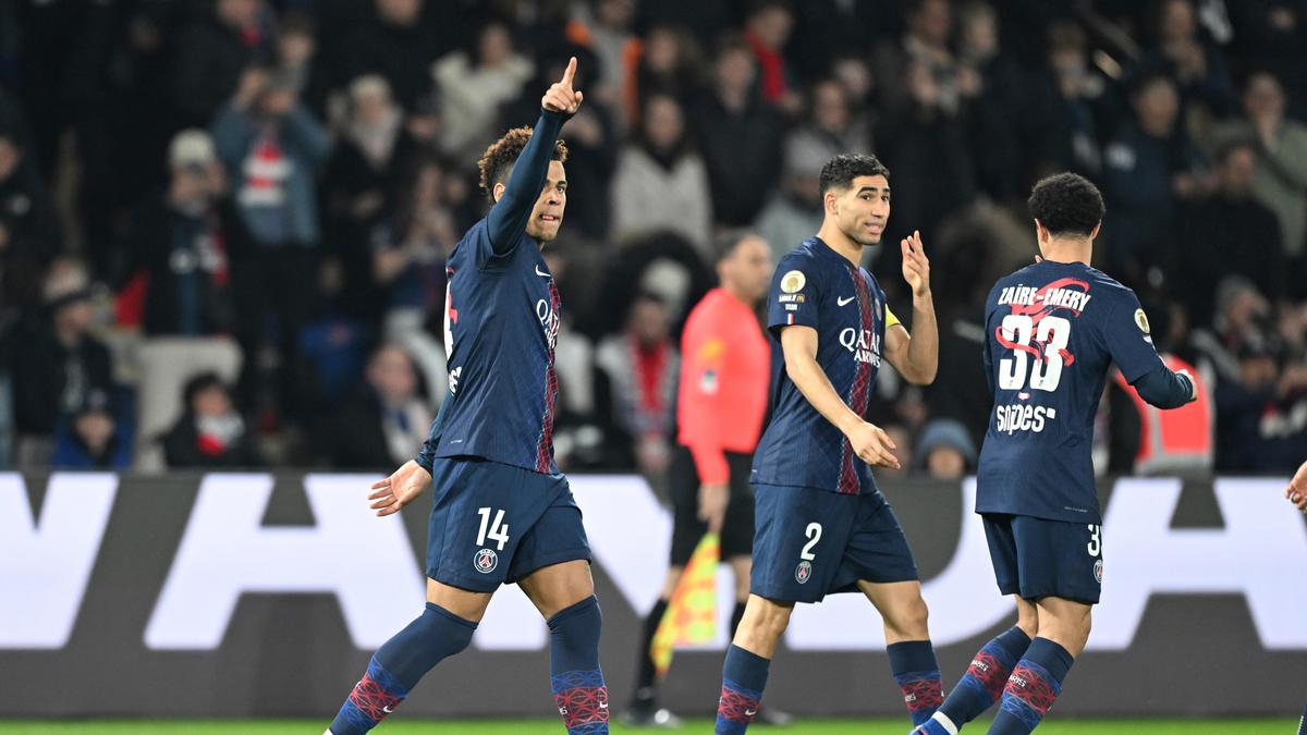 Ligue 1 2025-26: PSG vence Metz e volta ao topo após derrota de Lance para Mônaco