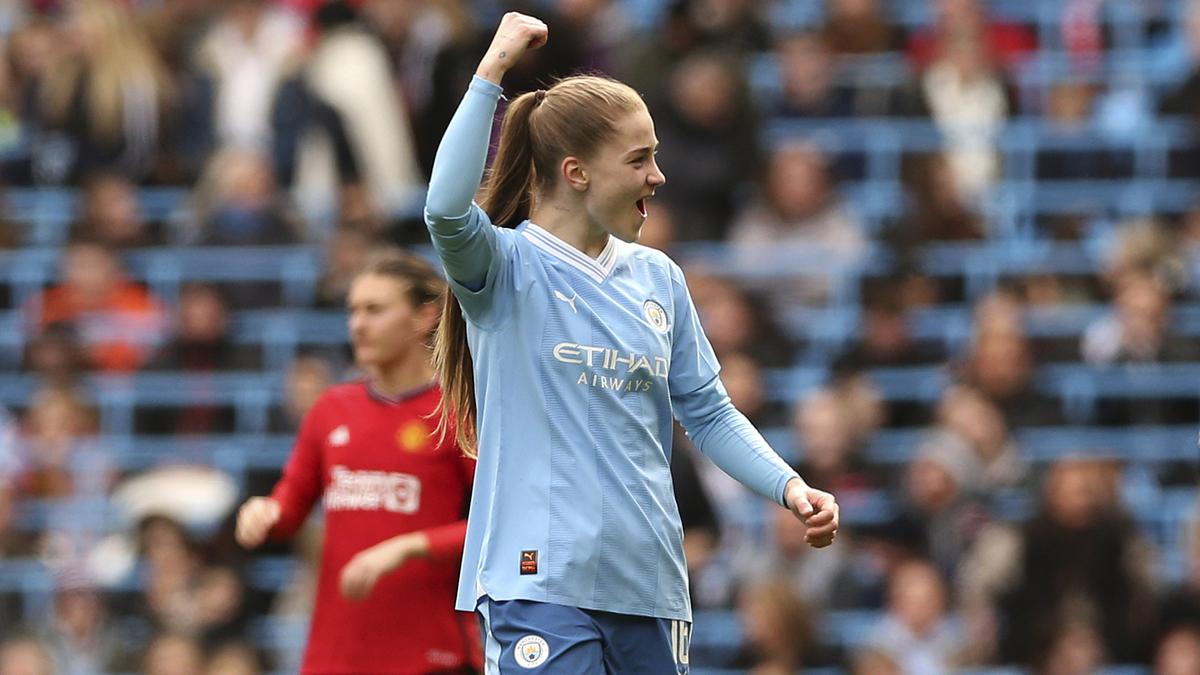 WSL 2023-24: Jess Park double fires Manchester City to derby win over United and top of league