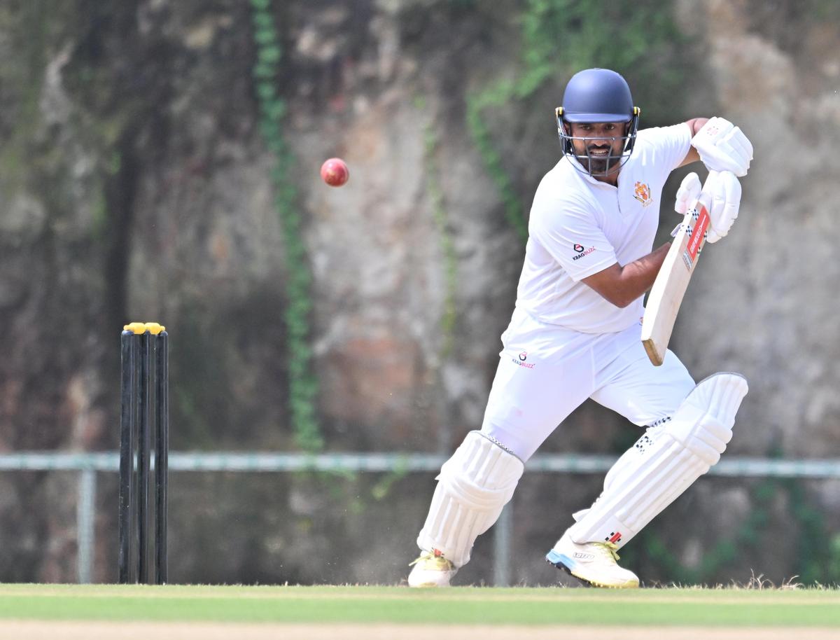 Las 602 carreras de Karun Nair en cinco partidos para Karnataka esta temporada del Trofeo Ranji, incluidas un siglo y doscientas, aún no le han valido una mirada más larga por parte de los selectores de pruebas de la India.