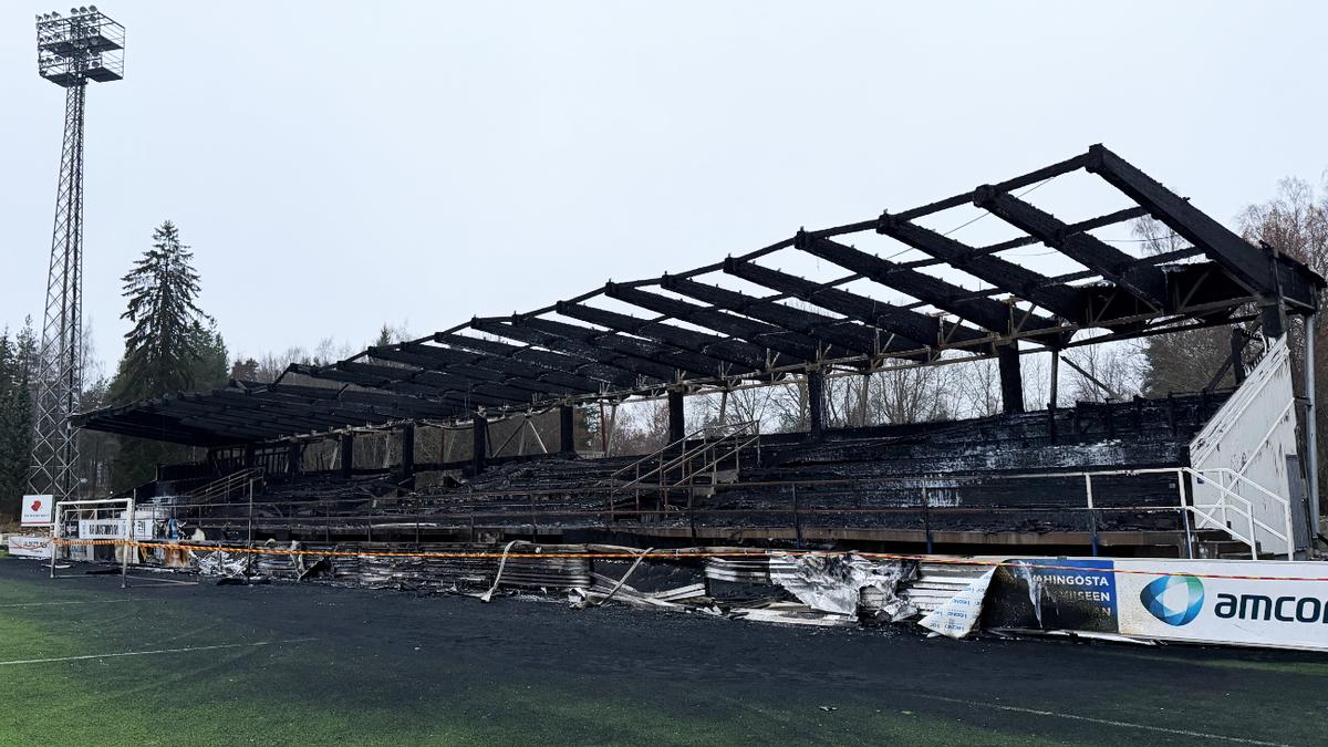 Adolescentes incendiaram o estádio depois que o clube foi rebaixado da primeira divisão da Finlândia Adolescentes incendiaram o estádio depois que o clube foi rebaixado da primeira divisão da Finlândia