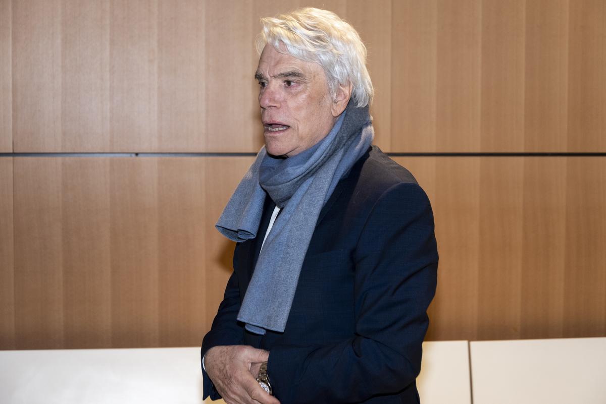 Zistilo sa, že prezident klubu Bernard Tapie zorganizoval úplatok vo výške 250 000 frankov pre hráčov Valenciennes Christopha Roberta, Jorgeho Burruchagu a Jacquesa Glassmanna, aby v rozhodujúcom zápase podali slabší výkon.