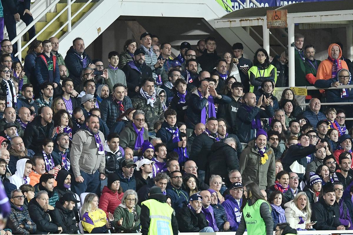 Fiorentina Fans Reaction to Dusan Vlahovic after returns to Stadio Artemio  Franchi 