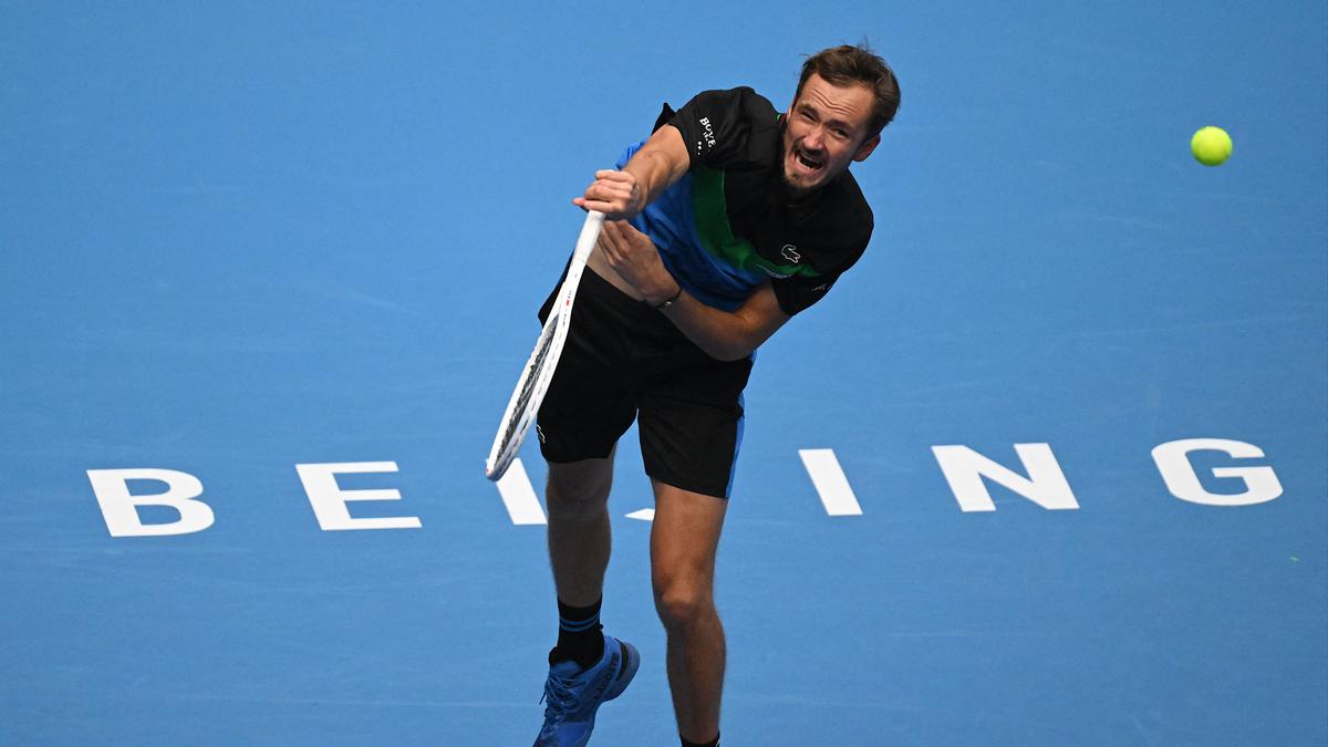 China Open: Medvedev through to semifinals; Swiatek in second round