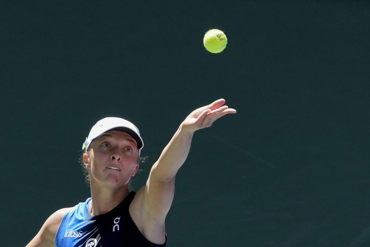US Open 2023 Swiatek routs sister Juvan to reach last 16