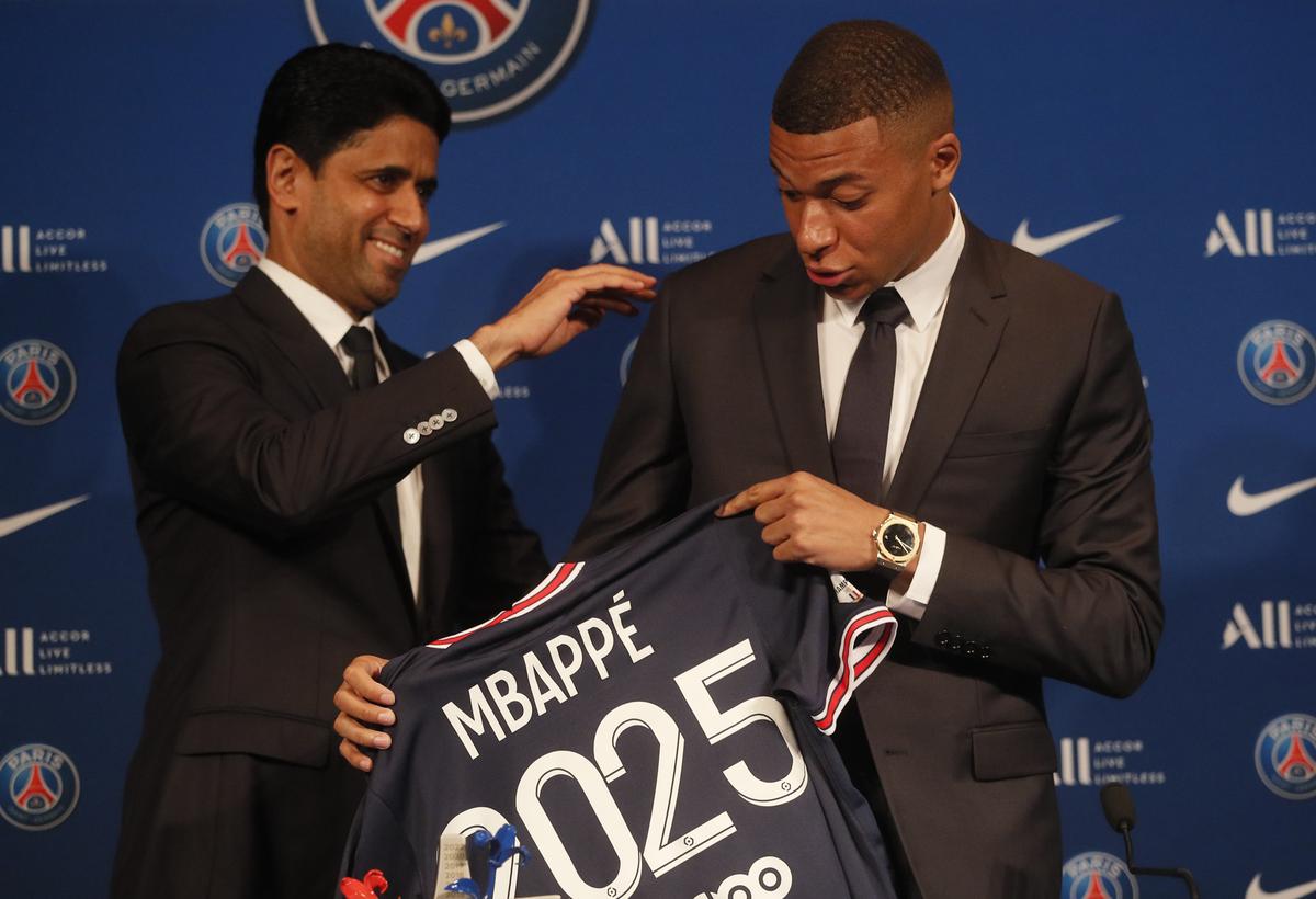 File -psg, pod svojím prezidentom Katar Nasser Al -Khelaifi, nebol spokojný so spôsobom, akým sa Mbappe rozhodla zvrátiť svoju zmluvu, aby sa v roku 2024 podpísala pre Real, čím jej poprela poplatok za prevod.