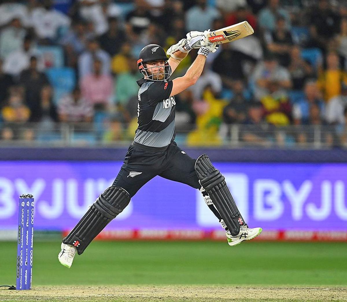 Arquivo - Kane Williamson em ação durante a final da Copa do Mundo Masculina T20 entre Nova Zelândia e Austrália em 2021. 