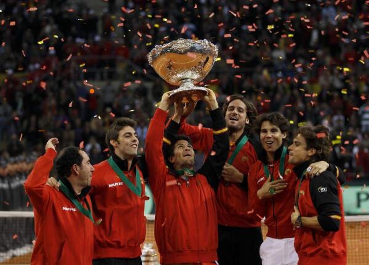 Spain’s players celebrating after winning the Davis Cup trophy in 2011.