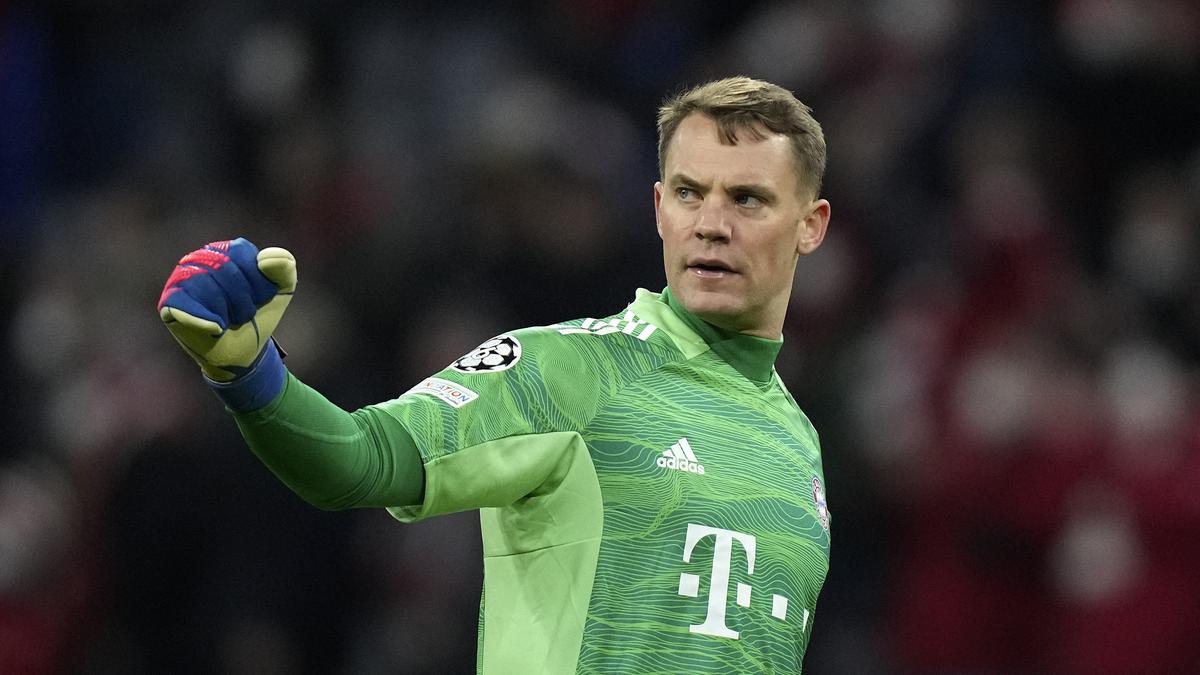 Manuel Neuer returns to training with Bayern Munich after leg injury