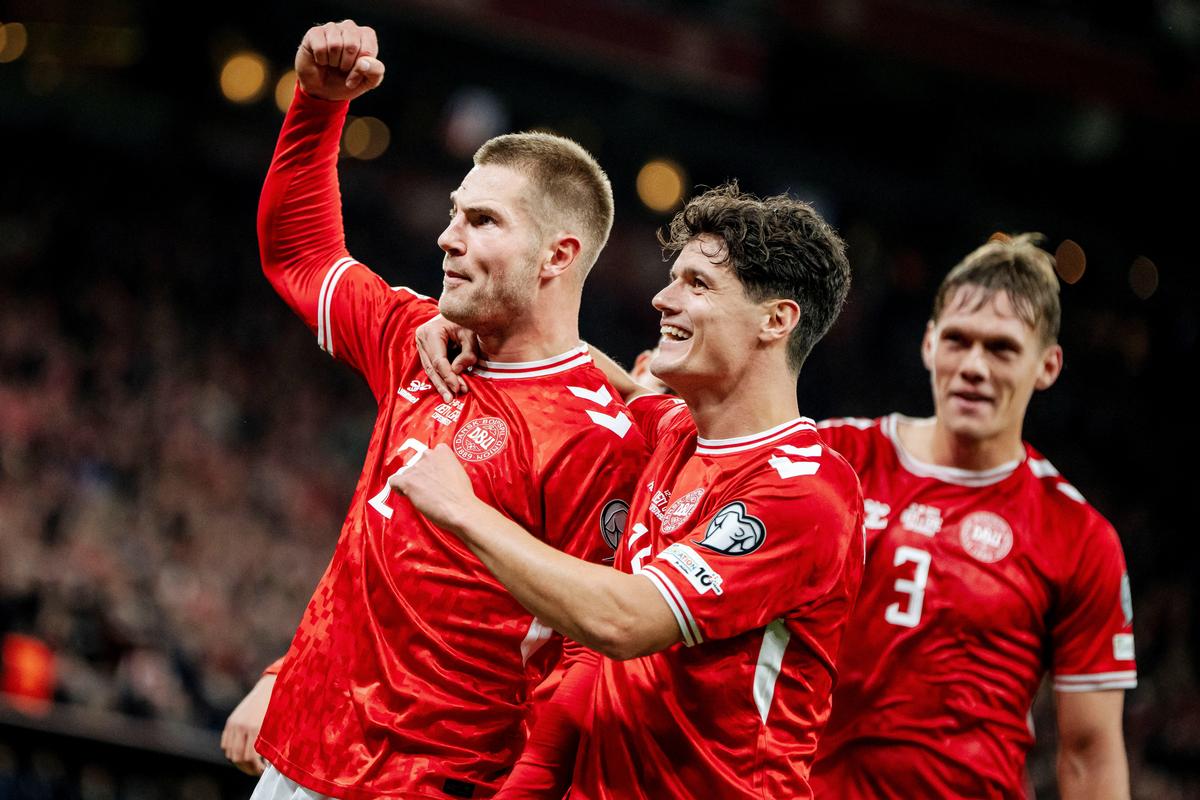 S dvoma zápasmi, ktoré sa ešte len hrajú, Dánsko topuje skupinu C s 10 bodmi. 