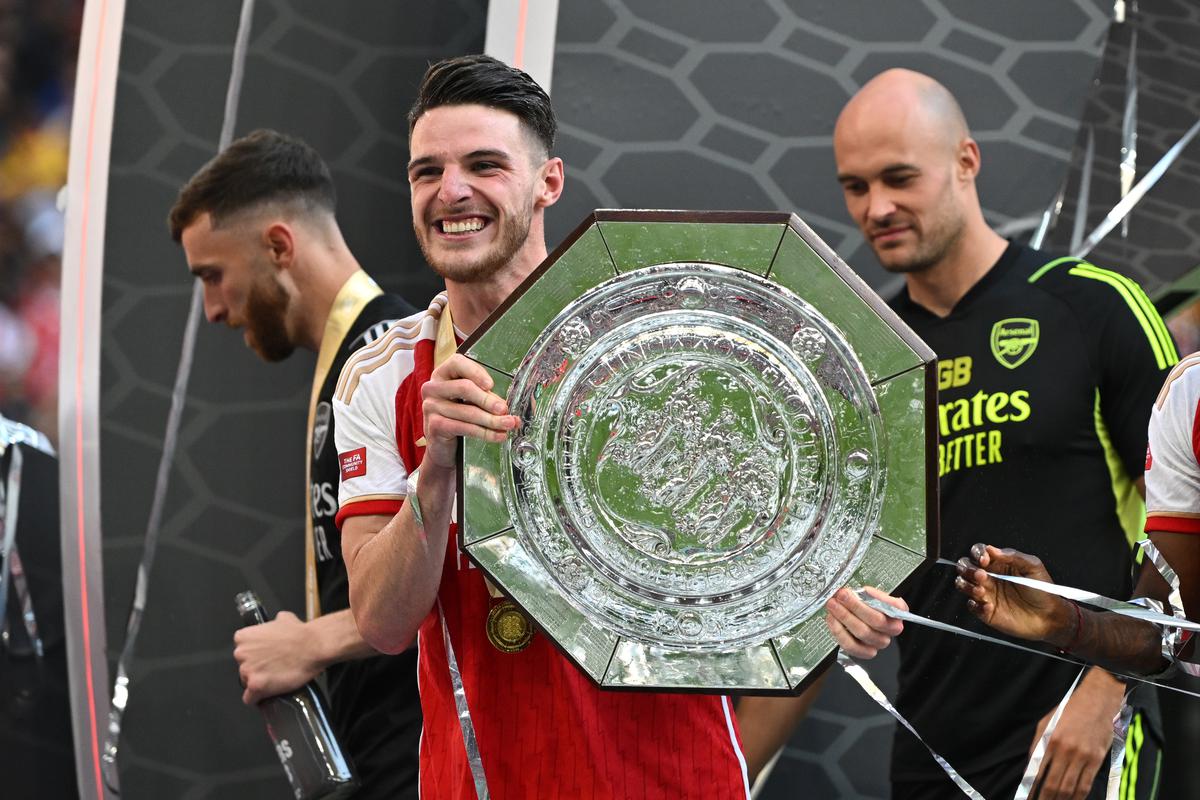 Declan Rice of Arsenal holds the FA Community Shield following The FA Community Shield match between Manchester City against Arsenal at Wembley Stadium on August 06, 2023 in London, England. 