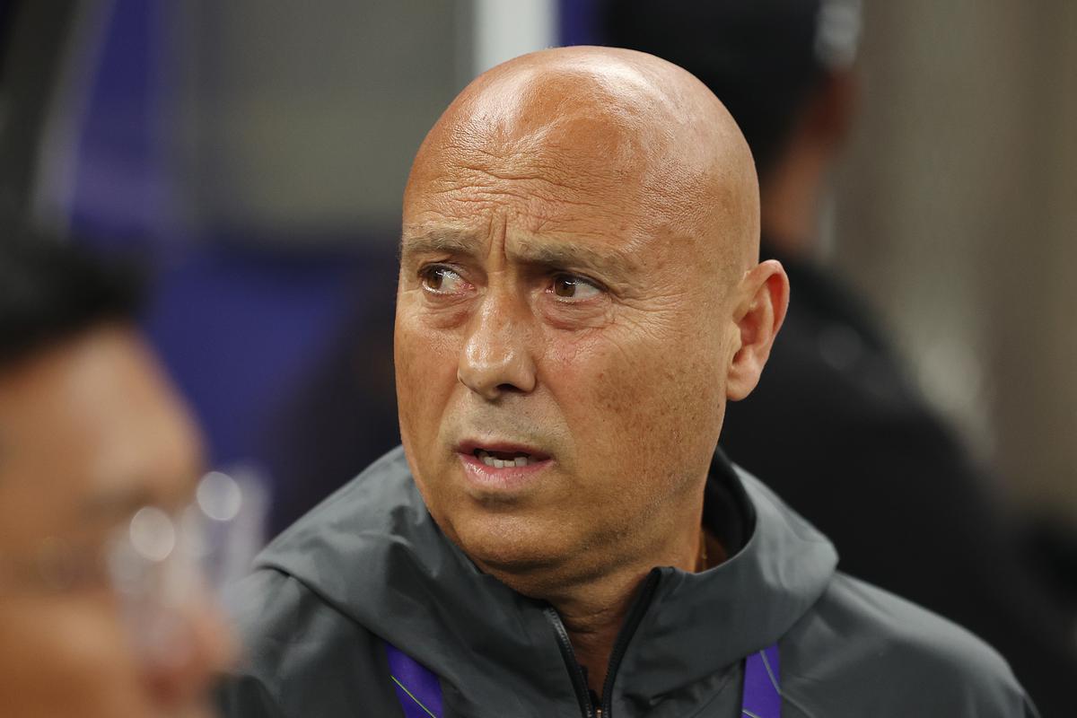 Asian Cup-winning coach Lopez handed Qatar contract until 2026