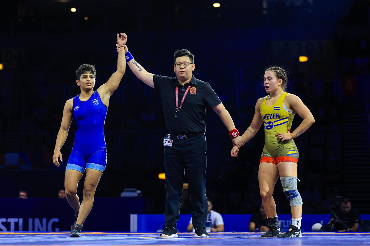 Implacável: Antim Panghal venceu o sueco Malmgren por 9-1 para ganhar o bronze no Campeonato Mundial de Wrestling de 2025, tornando-se apenas a segunda mulher indiana, depois de Vinesh Phogat, a ganhar duas medalhas no Campeonato Mundial.