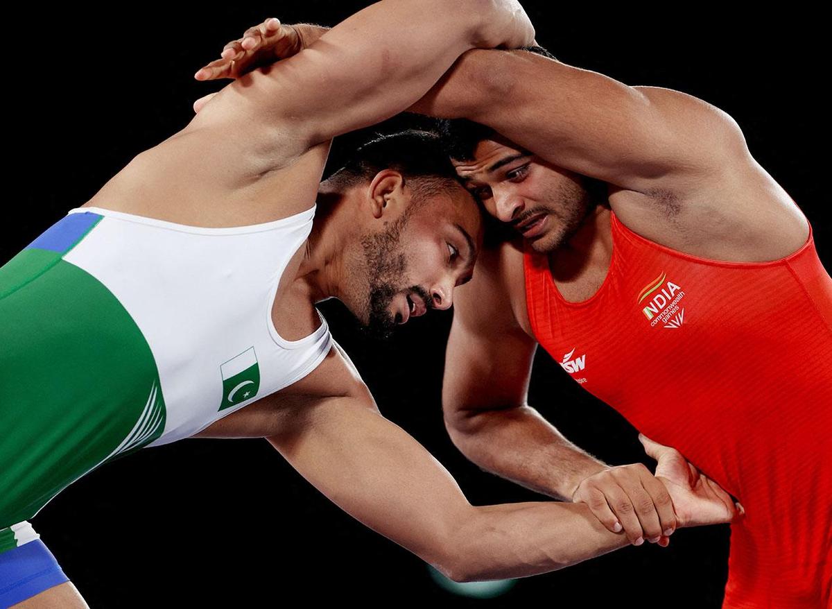 Espera-se que Deepak Punia (à direita), medalhista de ouro nos Jogos da Commonwealth de 2022, gere lances altos, com seu preço base começando em Rs. 10 lakh.