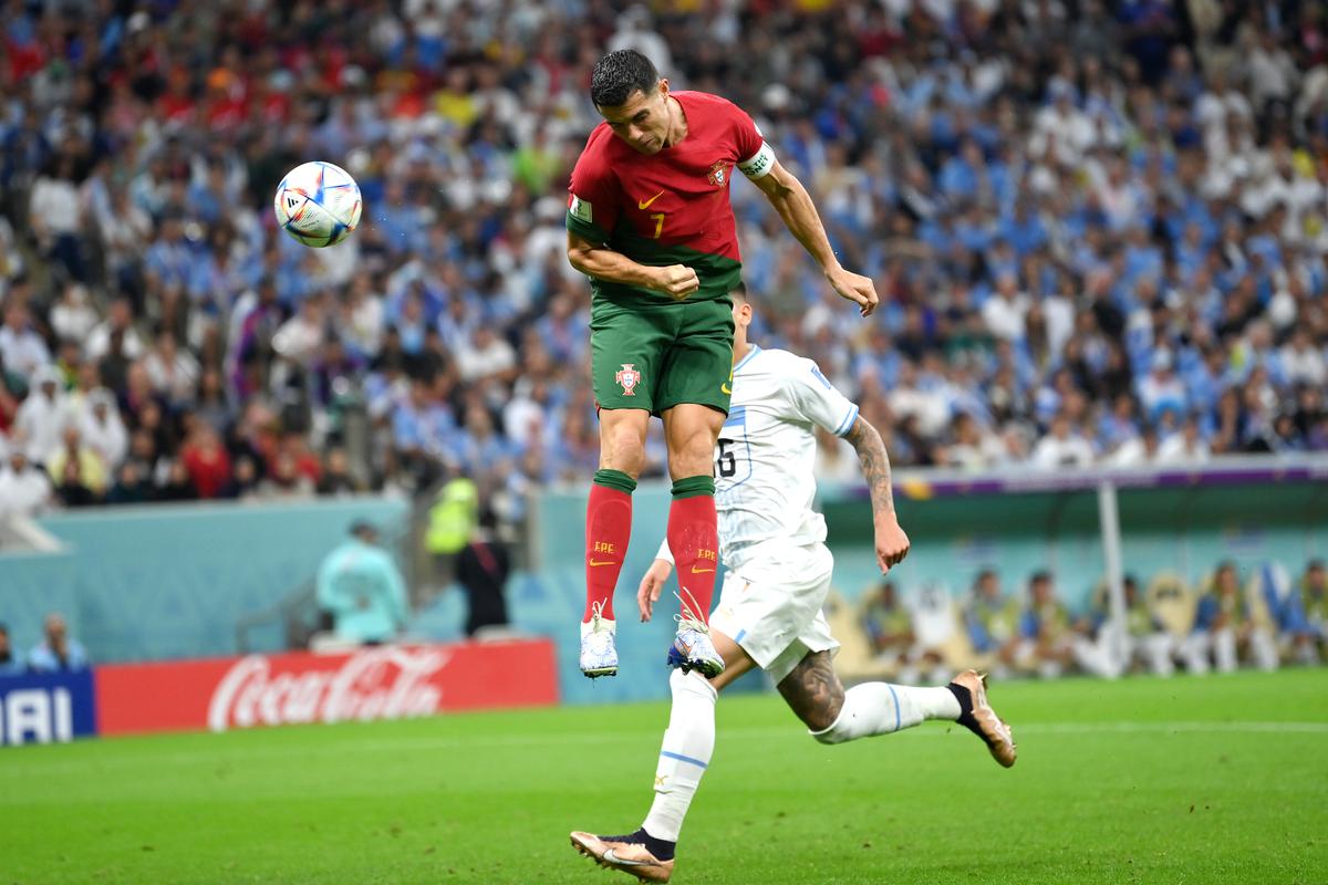 Ronaldo não teve contato, é gol de Bruno Fernandes, explica Adidas sobre o polêmico gol no duelo entre Portugal e Uruguai