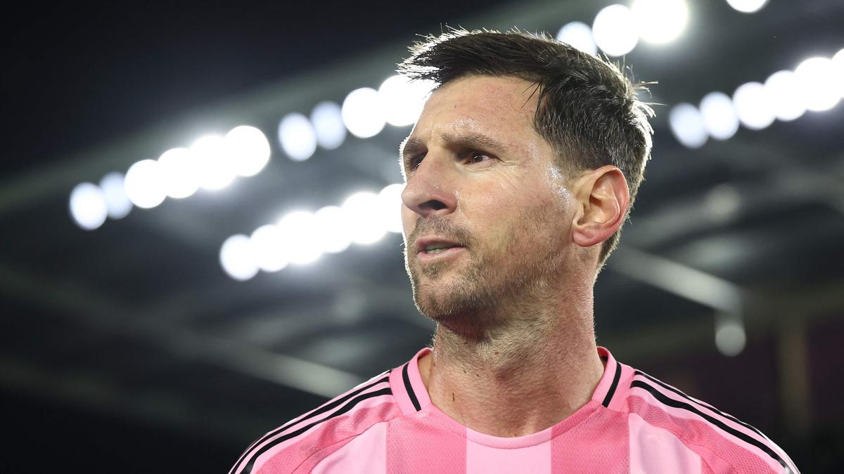 Lionel Messi iguala o recorde de Pelé ao marcar seu 70º gol de falta