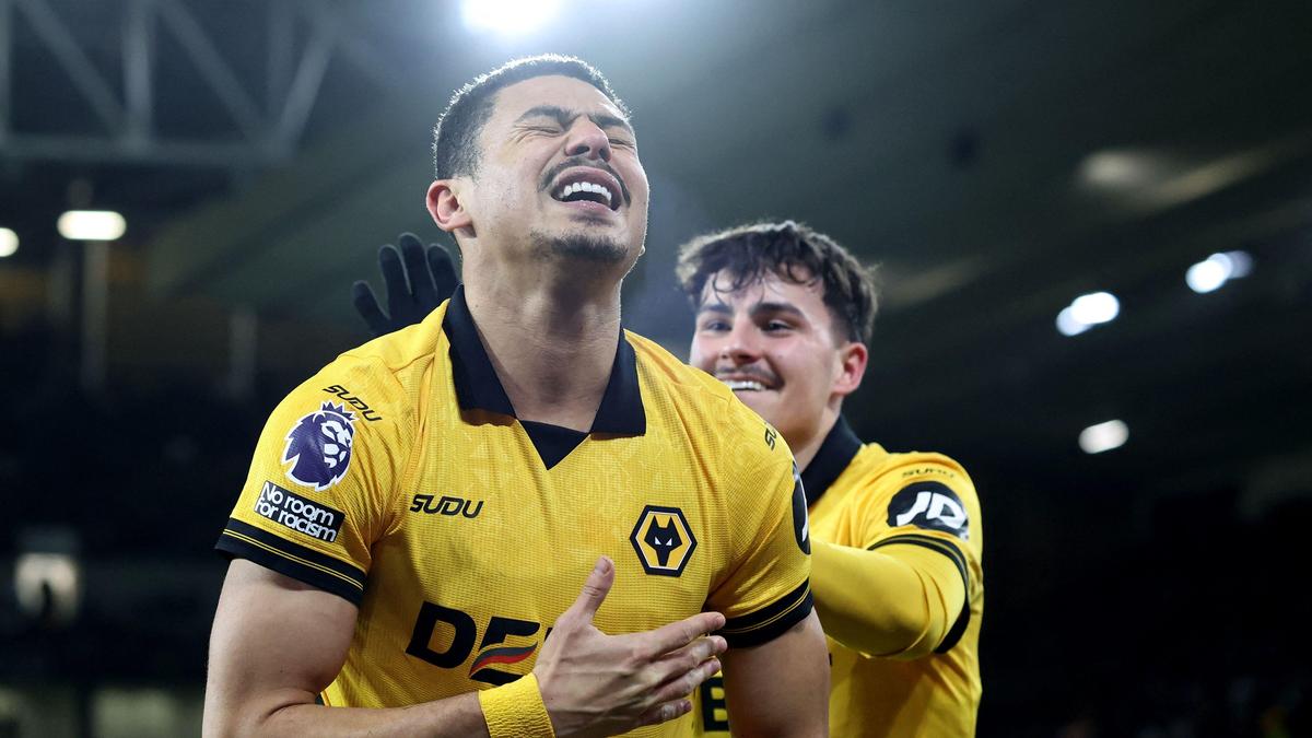 Premier League 2025-26: Salah marca na vitória do Liverpool sobre os Wolves, últimos colocados, por 2-1