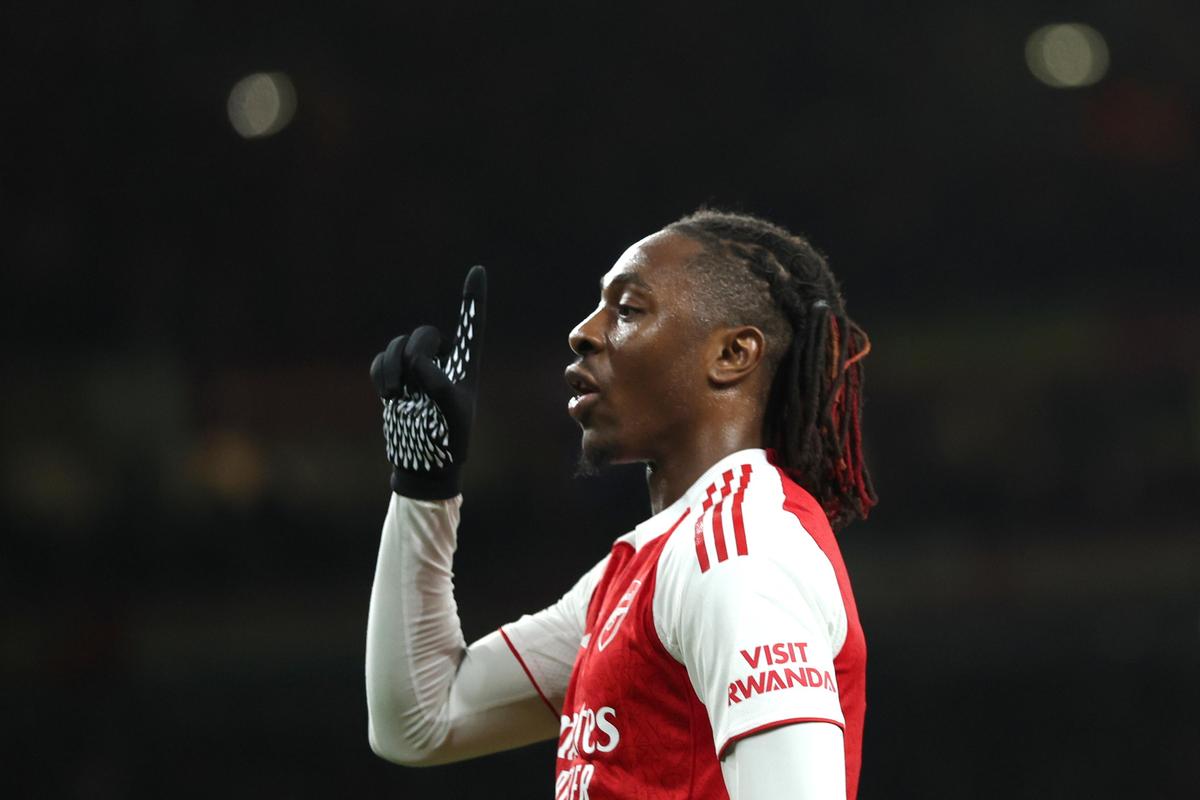 Eberechi Eze sa vo štvrtok po zotavení zo zranenia vrátil do tréningu, no medzi nezúčastnenými boli aj Martin Odegaard, Bukayo Saka, Piero Hincapie, Riccardo Calafiori a Jurrien ‌Timber.