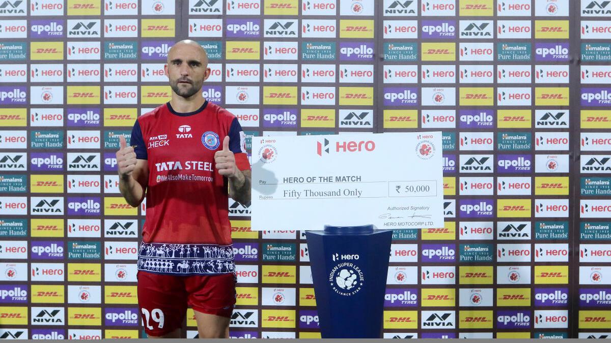 Jamshedpur FC retains Peter Hartley