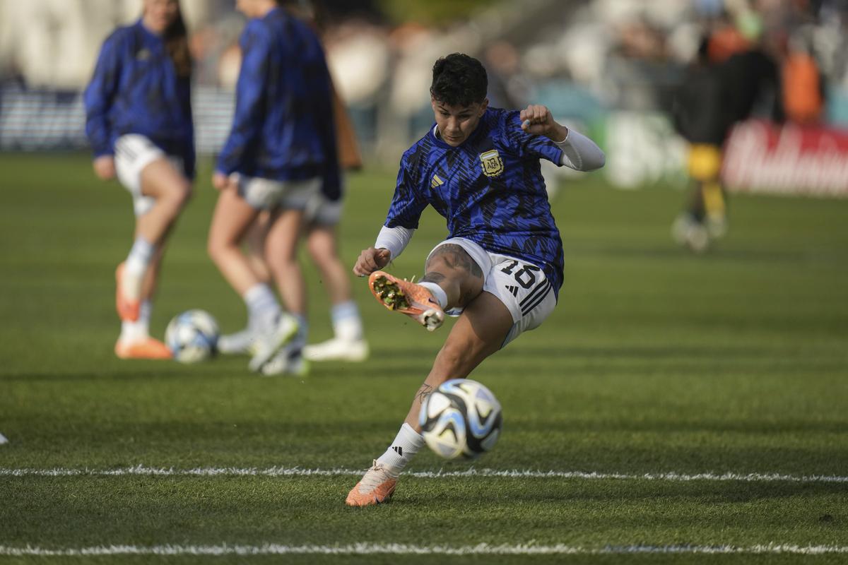 Argentina women’s football players understand why teammates quit amid pay dispute but choose to fight from within