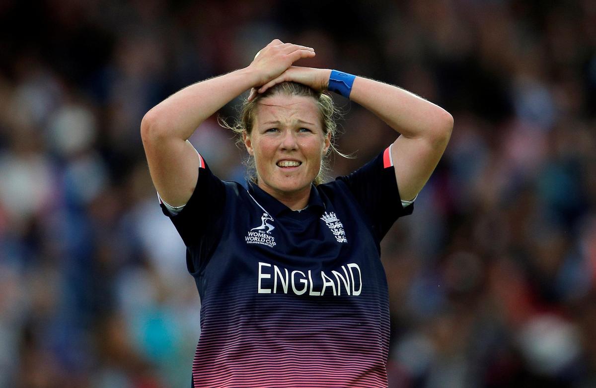Anya Shrubsole es una ex jugadora de críquet de Inglaterra que representó al equipo de 2008 a 2022.