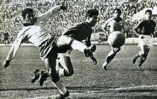 Amarildo (left), the 26-year-old Brazilian forward, replacement for injured Pele, beats Rojas of Chile to the ball during a Brazil attack. Also, in the picture, are Vava of Brazil and Sanchez of Chile. Brazil won 4-2 against Chile in the semifinals on June 13, 1962.