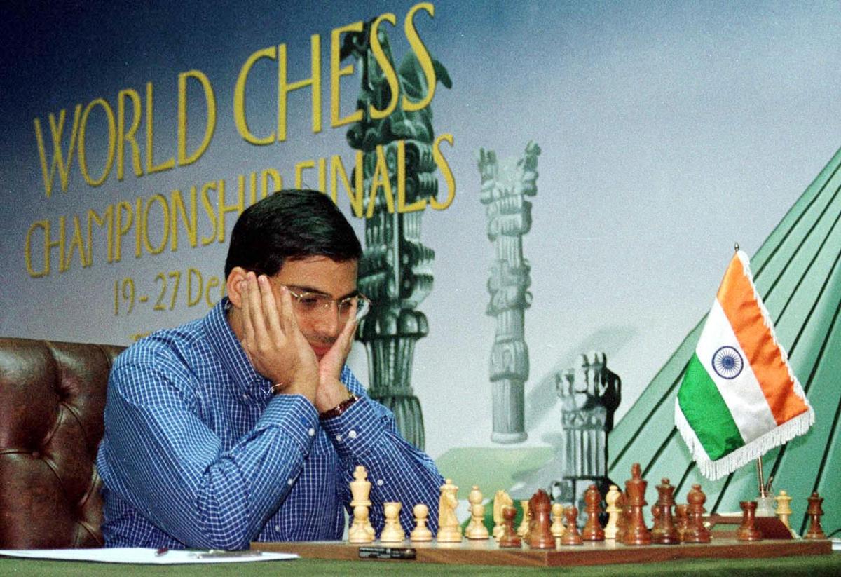 Pioneiro: Viswanathan Anand em ação na final do Campeonato Mundial em 2000. Ele conquistou mais quatro títulos mundiais, em 2007, 2008, 2010 e 2012. 